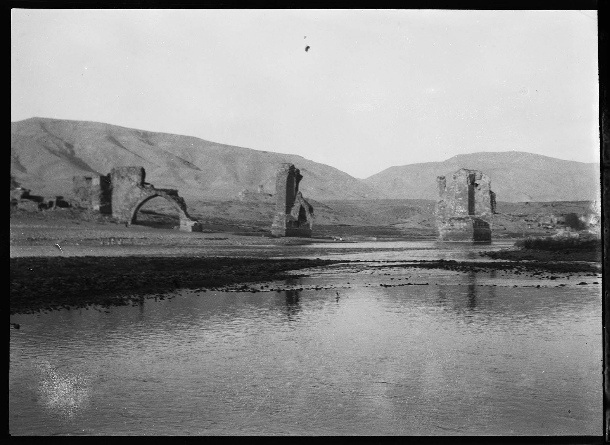 Le Tigre et les vestiges du pont